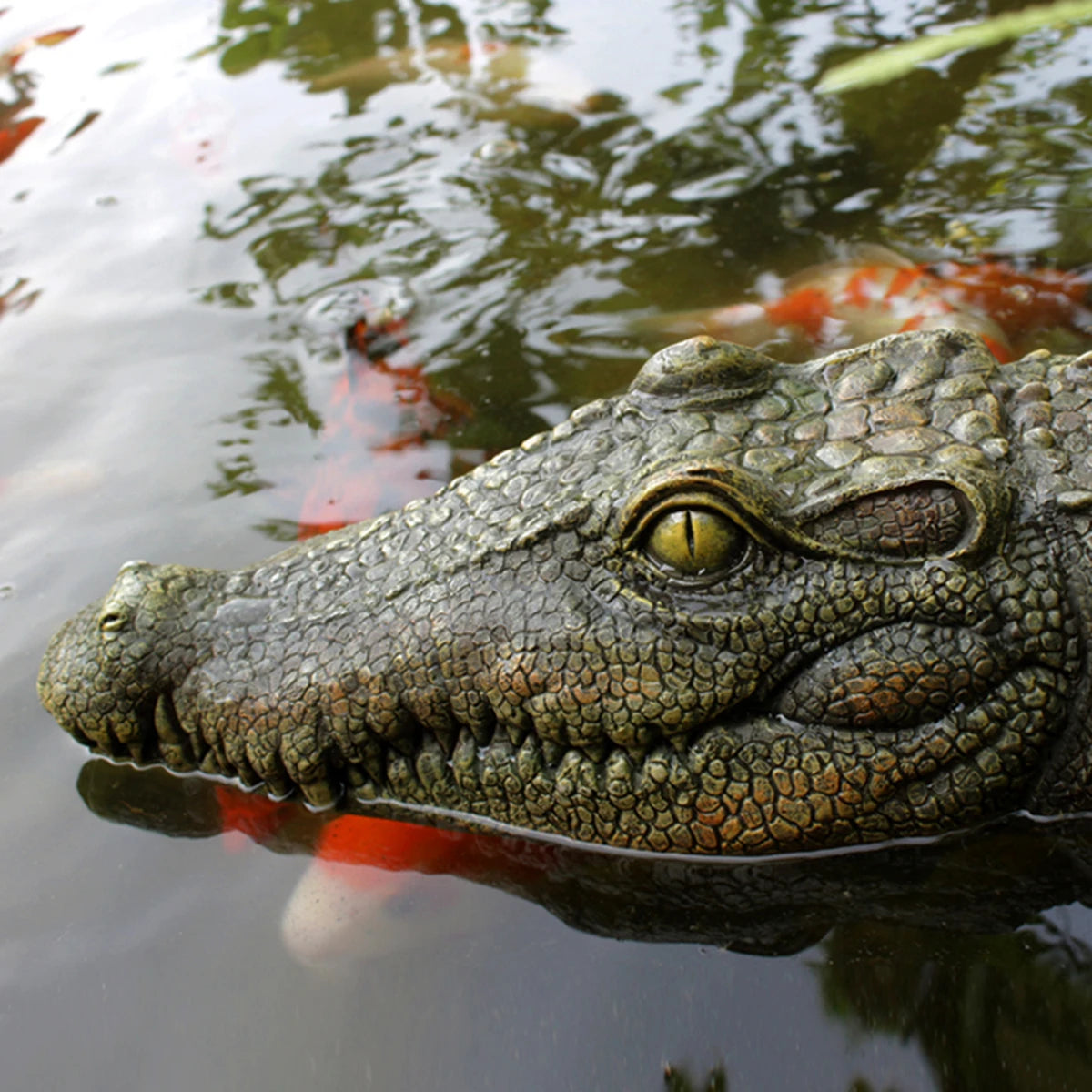 Floating Alligator Head Water Decor